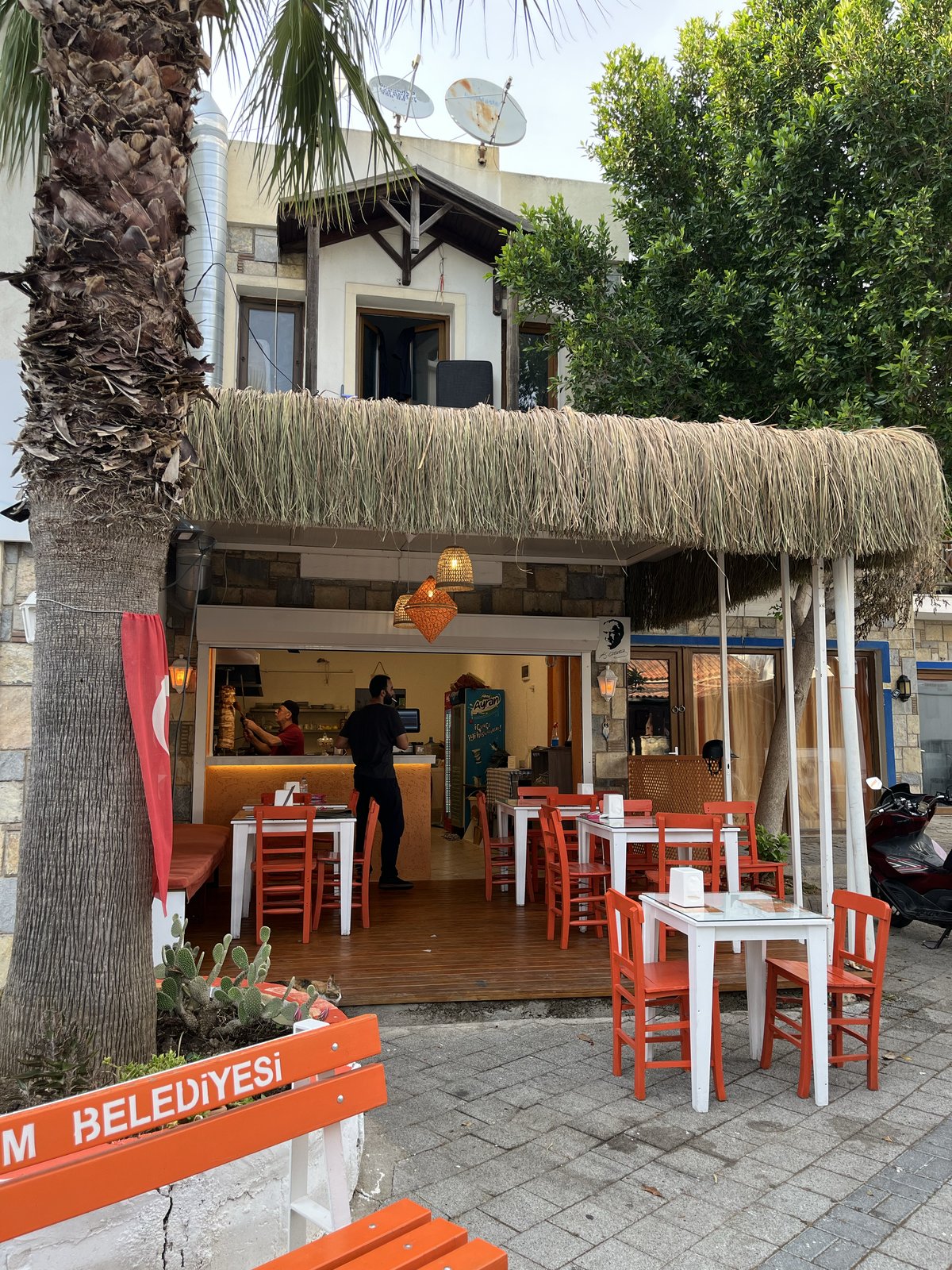 Mahalle Döner dış cephe — Bitez Cami Sokak, açık hava bölümü